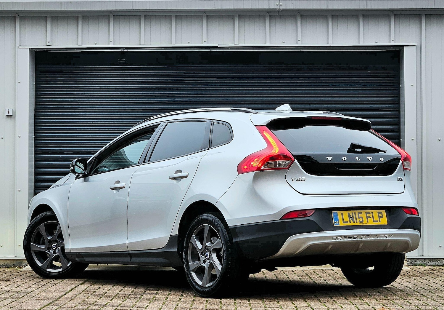 Used Volvo V40 2015 for sale - 76592810: Photo 8