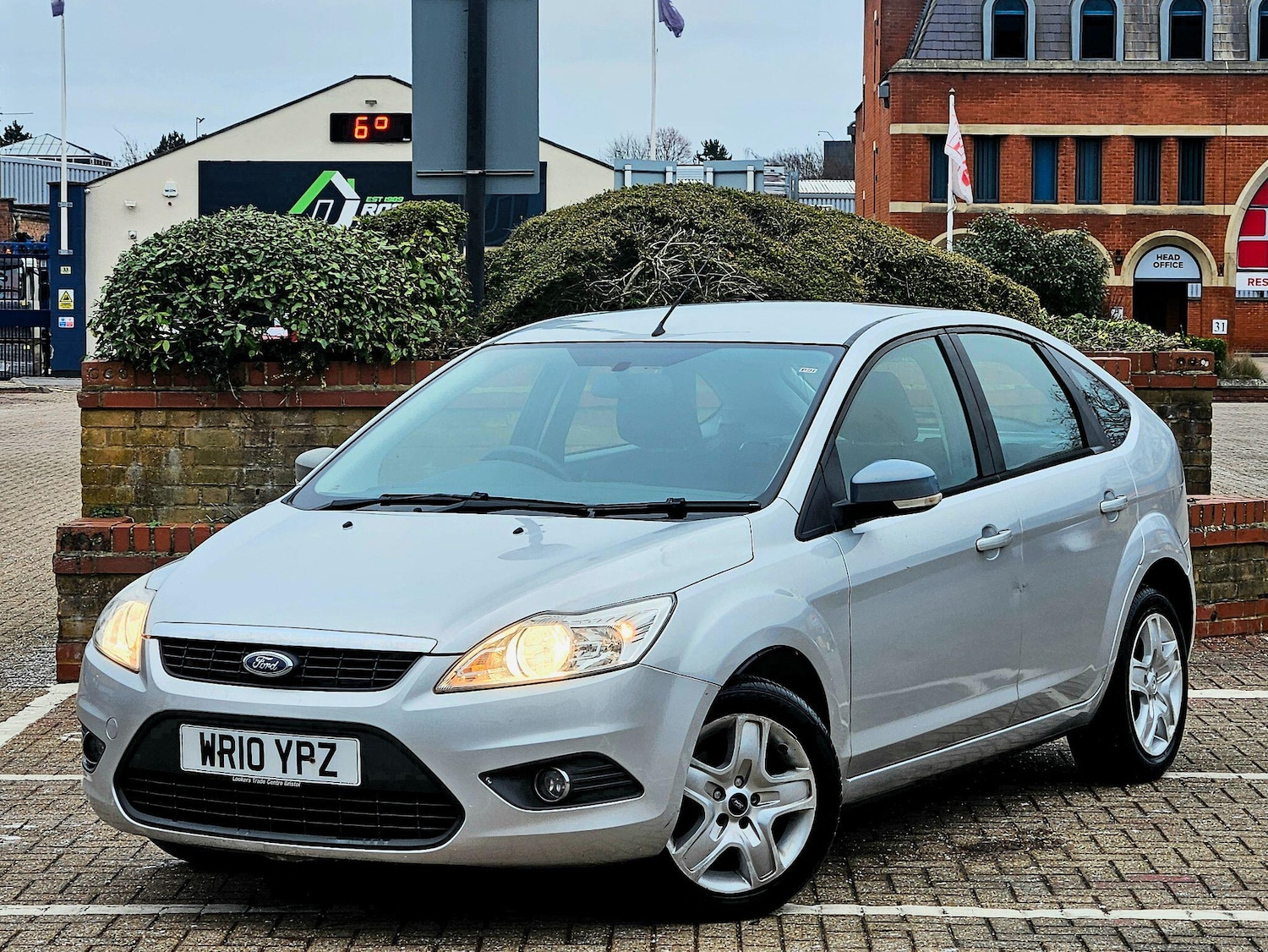 Used Ford Focus 2010 for sale - 77067210: Photo 2