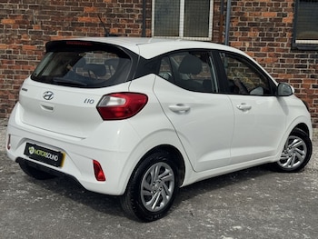 Used Hyundai i10 2023 for sale - 79203352: Photo
