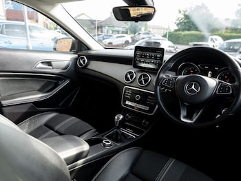 Used Mercedes-Benz GLA 2019 for sale - 79608128: Photo