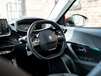 Used Peugeot 2008 2021 for sale - 79482209: Photo