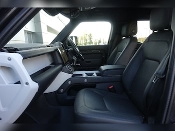 Used Land Rover Defender 2025 for sale - 78249961: Photo