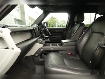 Used Land Rover Defender 2023 for sale - 79287212: Photo
