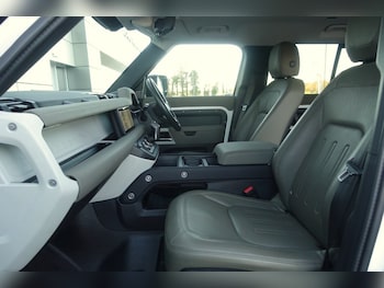 Used Land Rover Defender 2021 for sale - 77033006: Photo