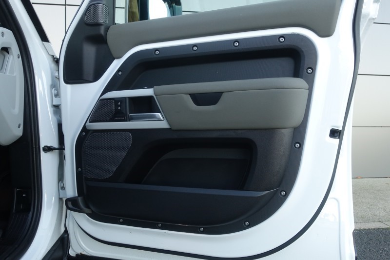 Used Land Rover Defender 2021 for sale - 77033006: Photo 53