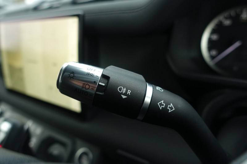 Used Land Rover Defender 2021 for sale - 77300582: Photo 32