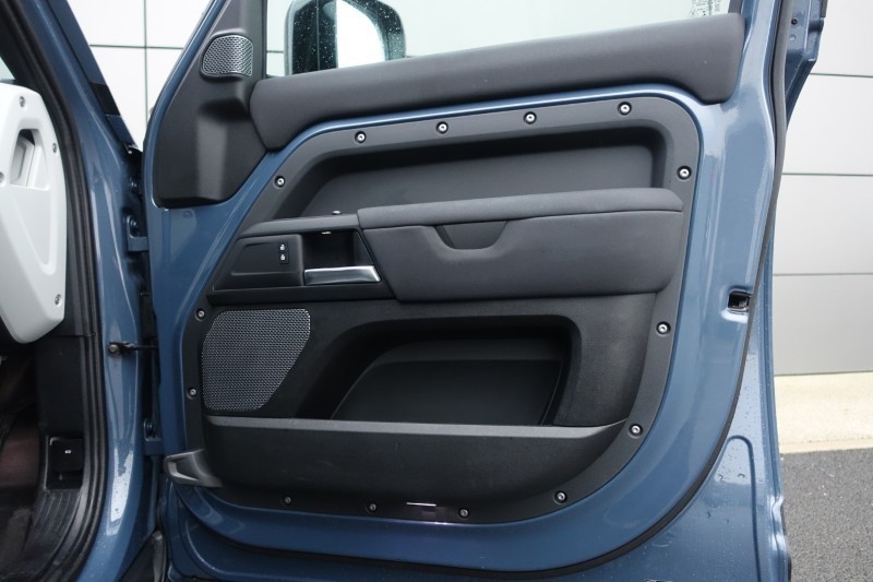 Used Land Rover Defender 2021 for sale - 77300582: Photo 43