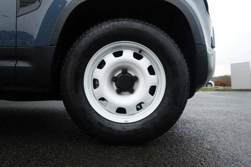 Used Land Rover Defender 2021 for sale - 77300582: Photo 8