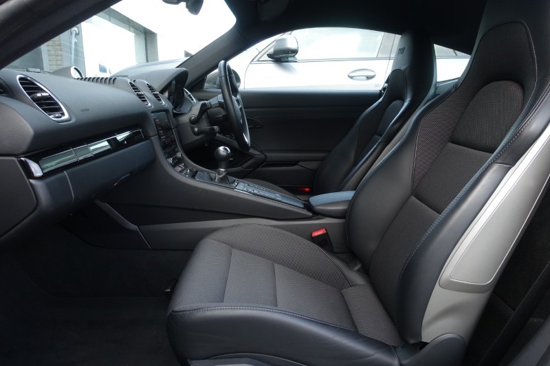 Used Porsche Cayman 2020 for sale - 78162071: Photo 4