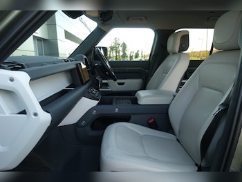 Used Land Rover Defender 2023 for sale - 76981959: Photo