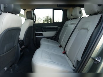 Used Land Rover Defender 2023 for sale - 76981959: Photo