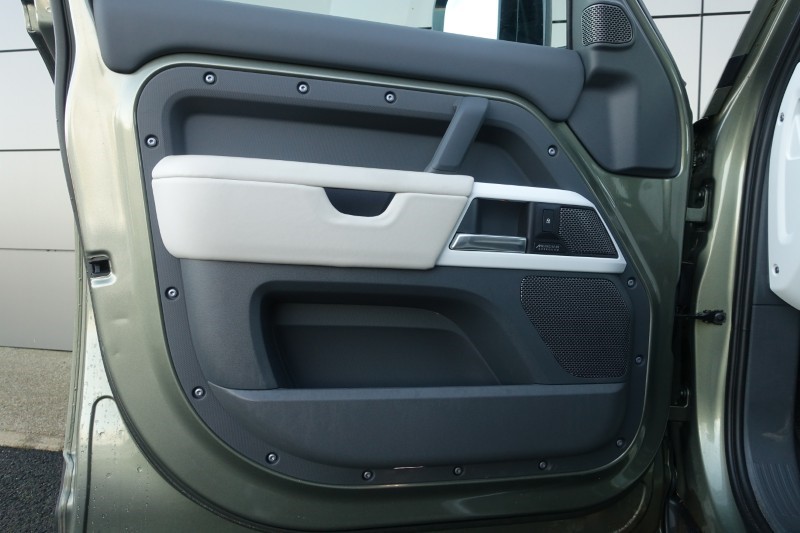 Used Land Rover Defender 2023 for sale - 76981959: Photo 65