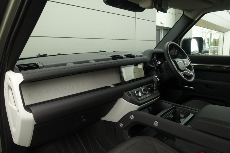 Used Land Rover Defender 2021 for sale - 77662128: Photo 31