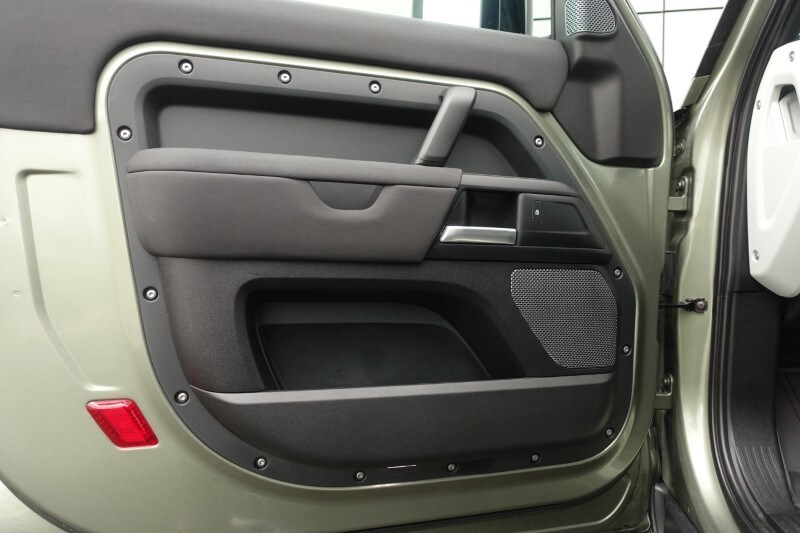 Used Land Rover Defender 2021 for sale - 77662128: Photo 32