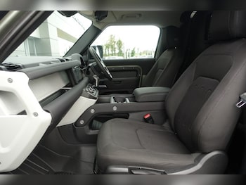 Used Land Rover Defender 2021 for sale - 77662128: Photo