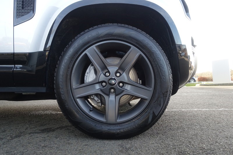 Used Land Rover Defender 2024 for sale - 77690972: Photo 8