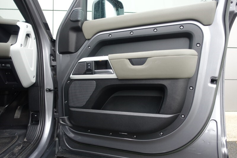 Used Land Rover Defender 2023 for sale - 77700993: Photo 51