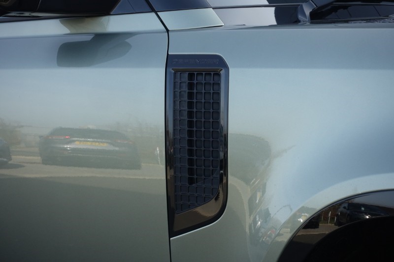 Used Land Rover Defender 2023 for sale - 77965418: Photo 18