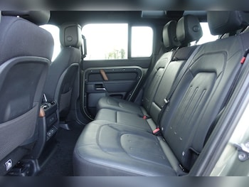 Used Land Rover Defender 2023 for sale - 77965418: Photo