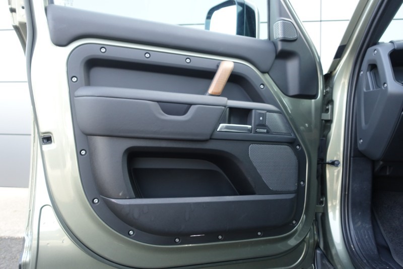 Used Land Rover Defender 2023 for sale - 77965418: Photo 67