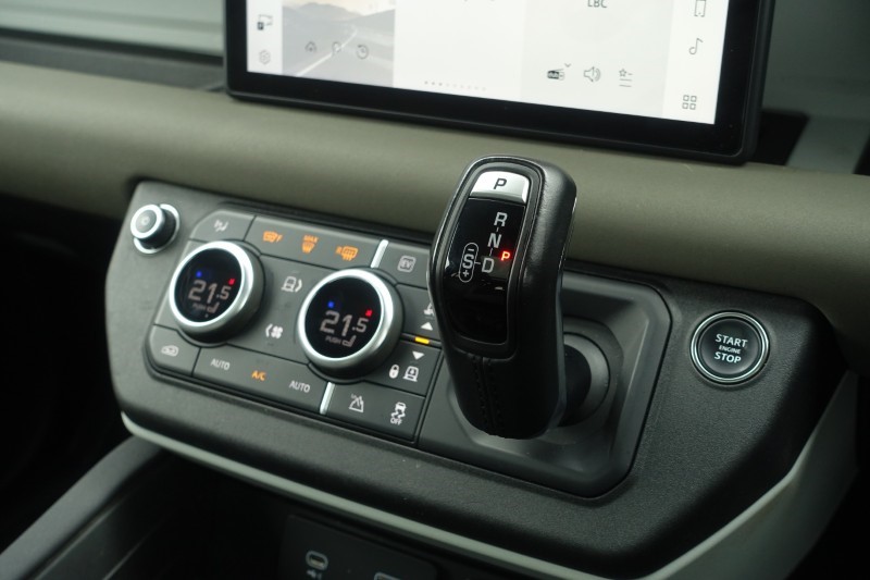 Used Land Rover Defender 2022 for sale - 77690970: Photo 13