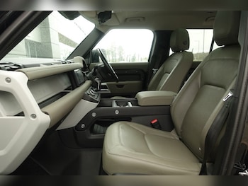 Used Land Rover Defender 2022 for sale - 77690970: Photo