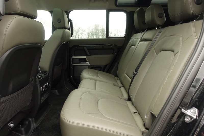 Used Land Rover Defender 2022 for sale - 77690970: Photo 4