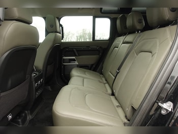 Used Land Rover Defender 2022 for sale - 77690970: Photo