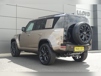 Used Land Rover Defender 2026 for sale - 77965405: Photo