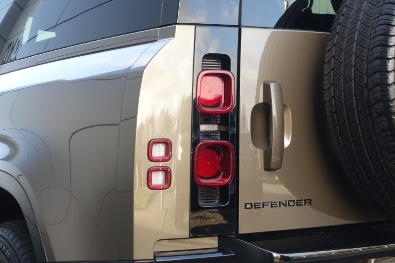 Used Land Rover Defender 2023 for sale - 77888386: Photo 19