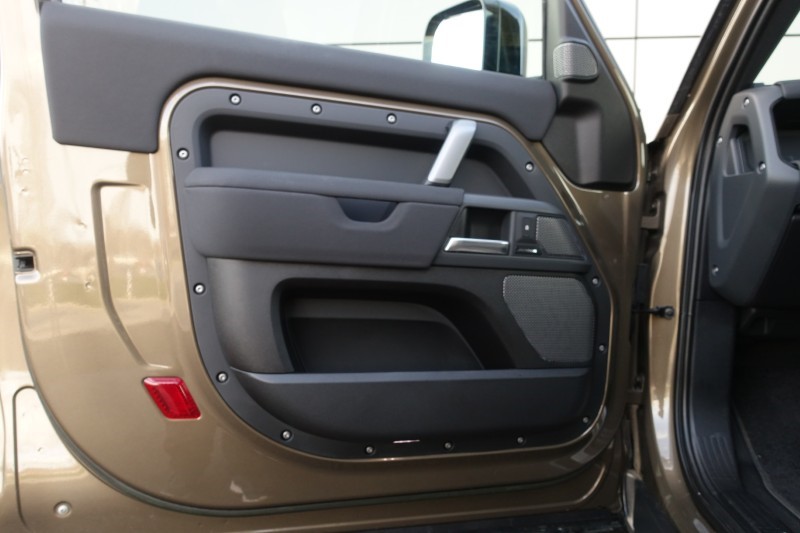 Used Land Rover Defender 2023 for sale - 77888386: Photo 57