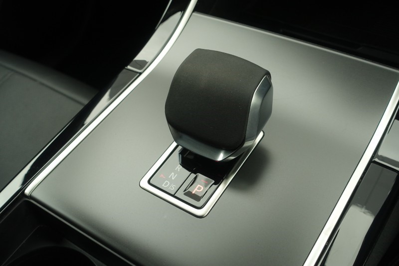 Used Land Rover Range Rover Velar 2025 for sale - 76980933: Photo 13