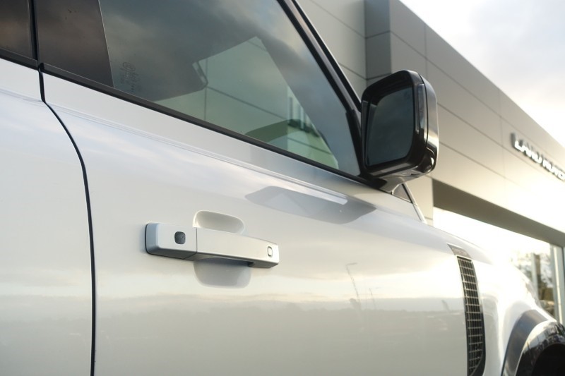 Used Land Rover Defender 2024 for sale - 76982214: Photo 24