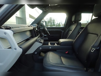 Used Land Rover Defender 2024 for sale - 76982214: Photo