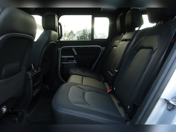 Used Land Rover Defender 2024 for sale - 76982214: Photo