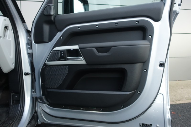 Used Land Rover Defender 2024 for sale - 76982214: Photo 54