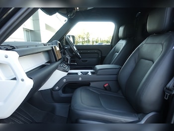 Used Land Rover Defender 2024 for sale - 76981047: Photo