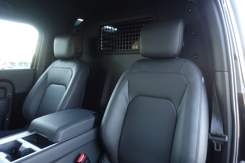 Used Land Rover Defender 2024 for sale - 76981047: Photo 4