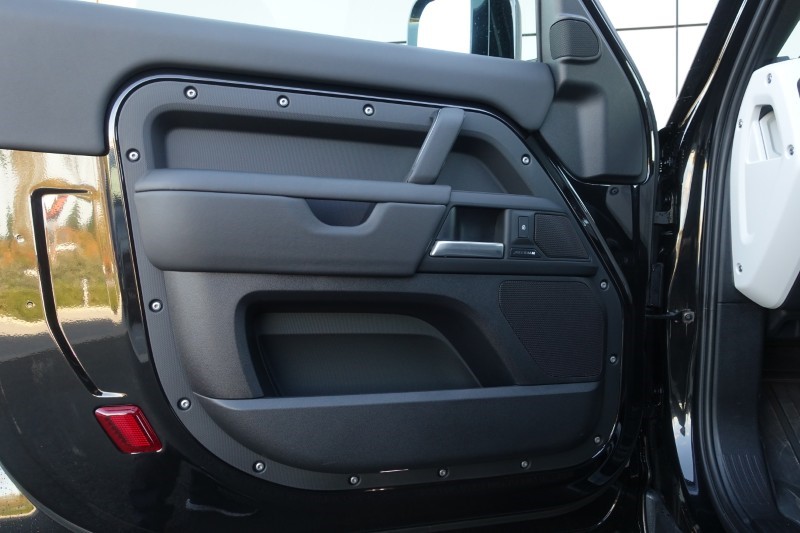 Used Land Rover Defender 2024 for sale - 76981047: Photo 40