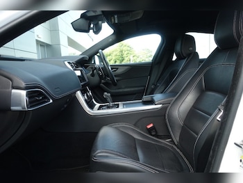 Used Jaguar XE 2020 for sale - 79195966: Photo