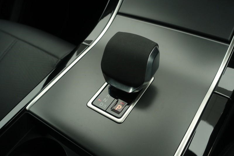 Used Land Rover Range Rover Velar 2023 for sale - 76981471: Photo 13