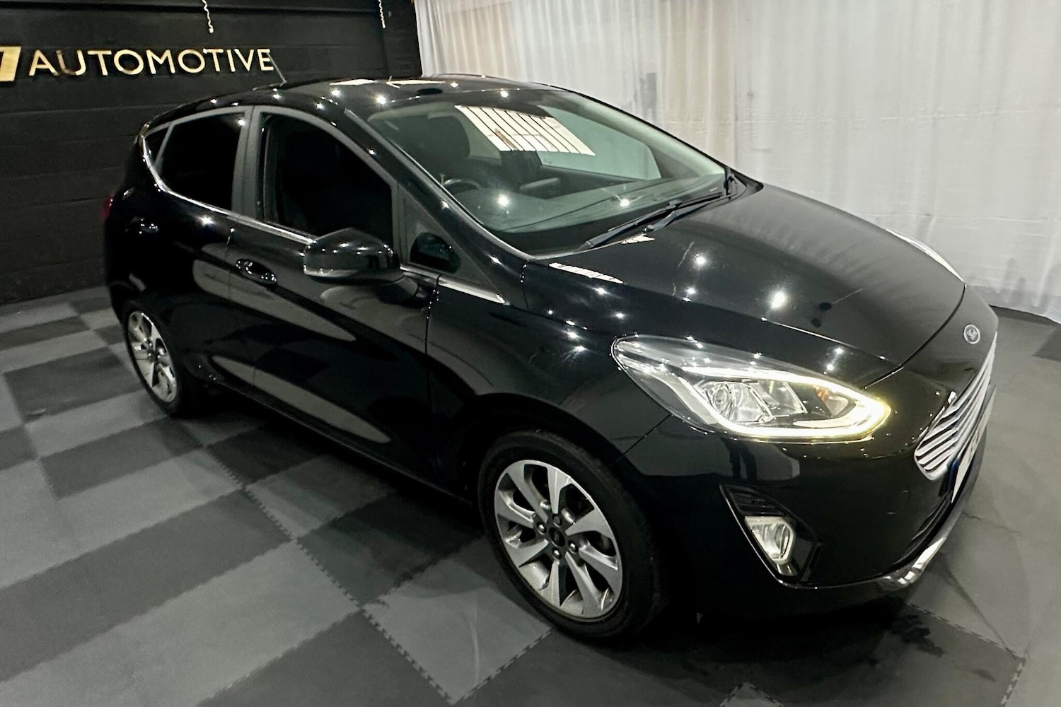 Used Ford Fiesta 2018 for sale - 76250986: Photo 1