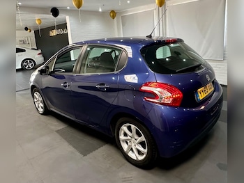 Used Peugeot 208 2013 for sale - 75728515: Photo