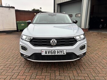 Used Volkswagen T-Roc 2018 for sale - 76567998: Photo