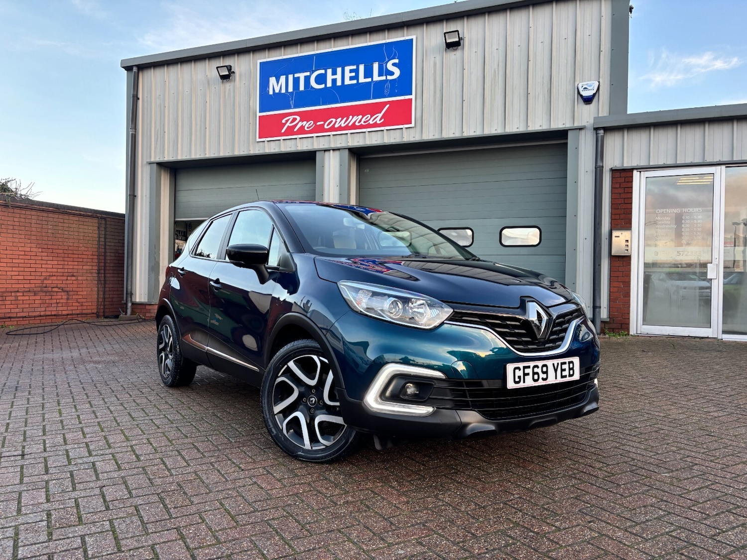 Used Renault Captur 2019 for sale - 76888687: Photo 3