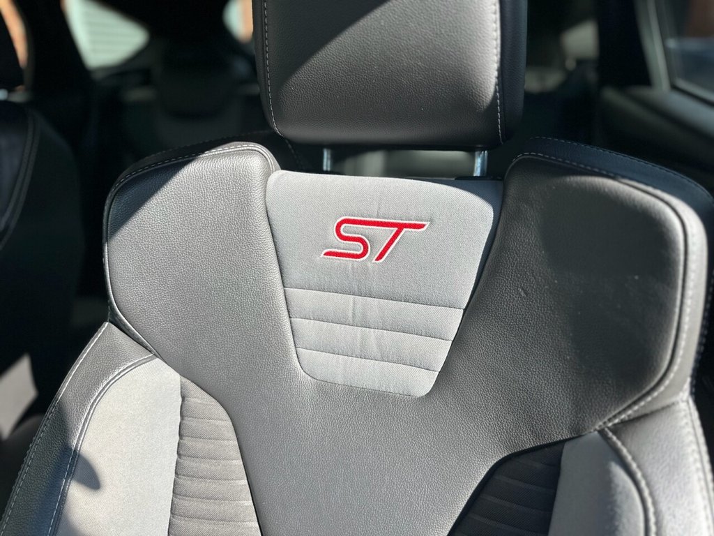 Used Ford Focus 2015 for sale - 76866860: Photo 11