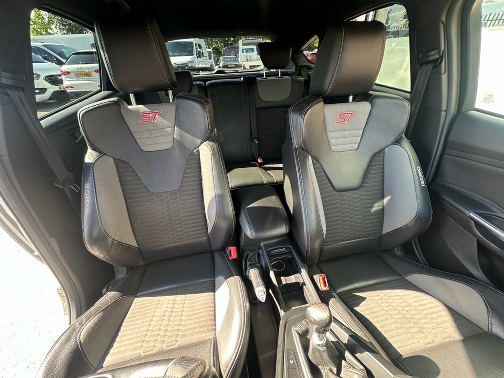 Used Ford Focus 2015 for sale - 76866860: Photo 15