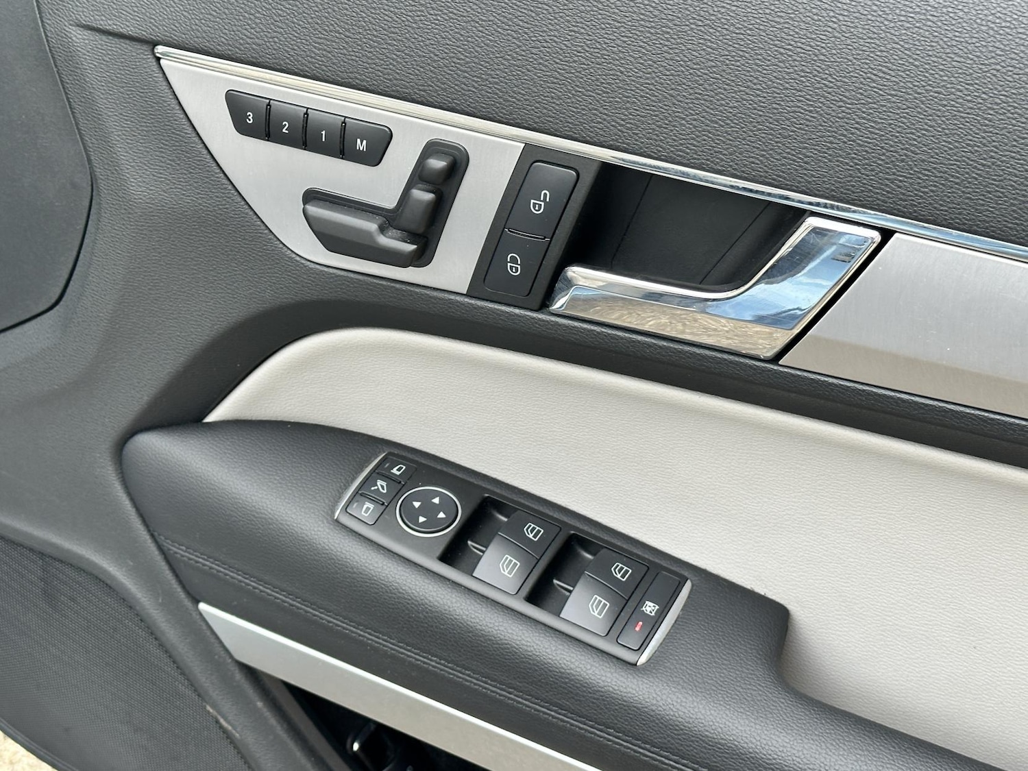 Used Mercedes-Benz E Class 2012 for sale - 77357658: Photo 25