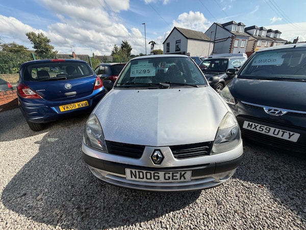 Used Renault Clio 2006 for sale - 76108433: Photo 2