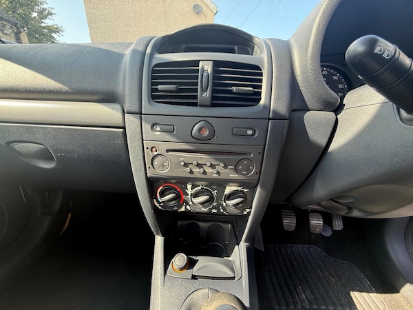 Used Renault Clio 2006 for sale - 76108433: Photo 8